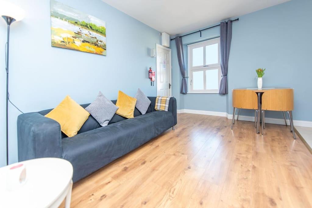 Clonbur House - Two Bedroom Village Apartment กัลเวย์ ภายนอก รูปภาพ